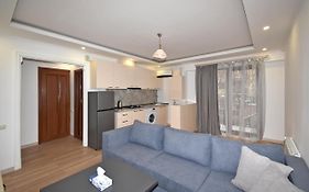 19Tumanyan Excellent Apartment In The Centre Of Capital